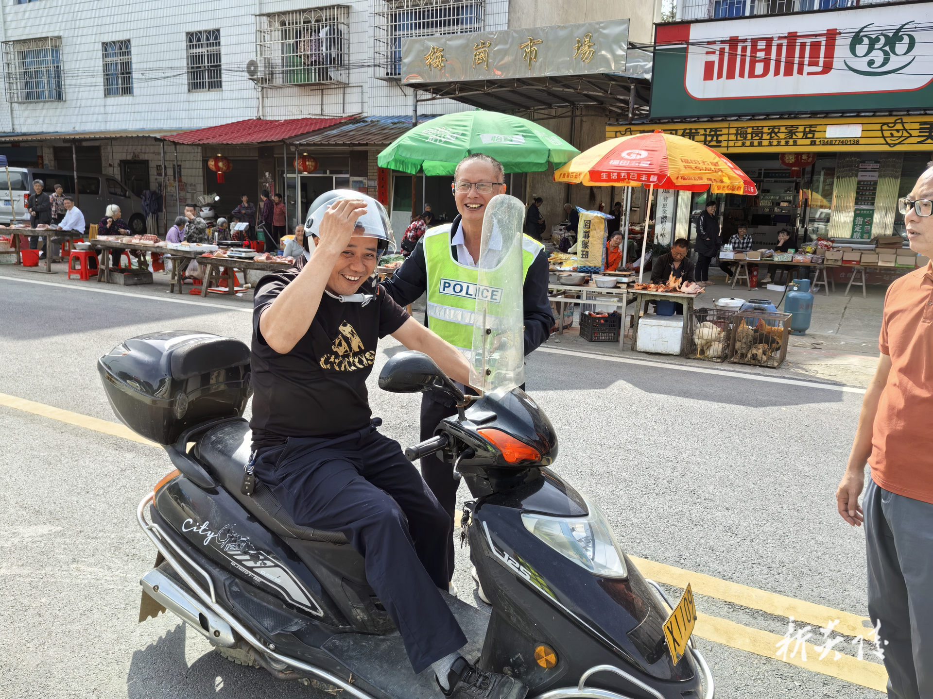 炎陵县中村瑶族乡：梅岗圩交通执勤送“安全礼” 筑牢乡村出行防线