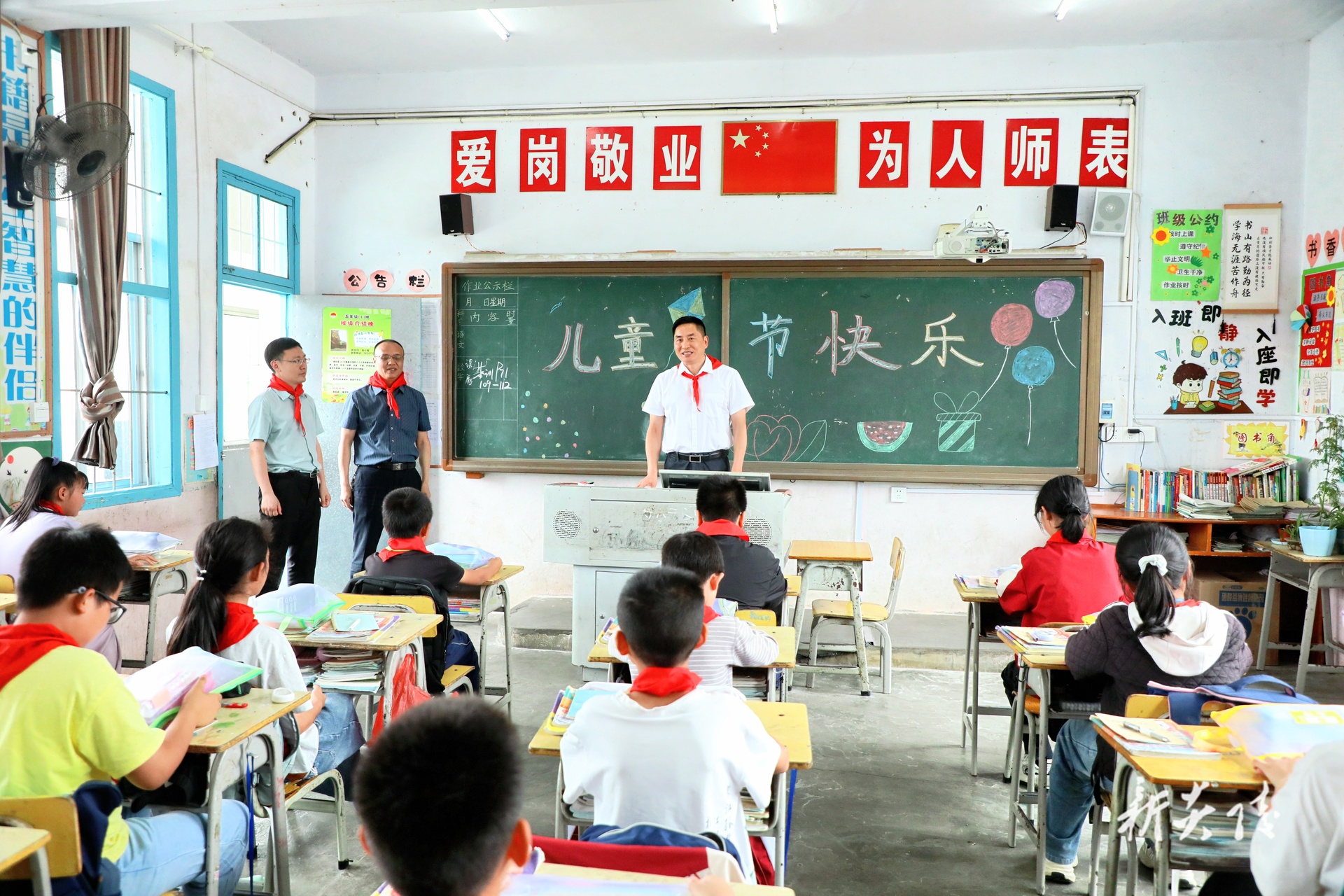 图文丨尹朝晖与少年儿童共庆“六一”