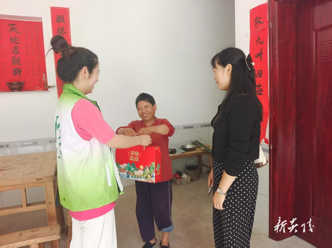 炎陵县垄溪乡：粽叶飘香时 关怀入家门