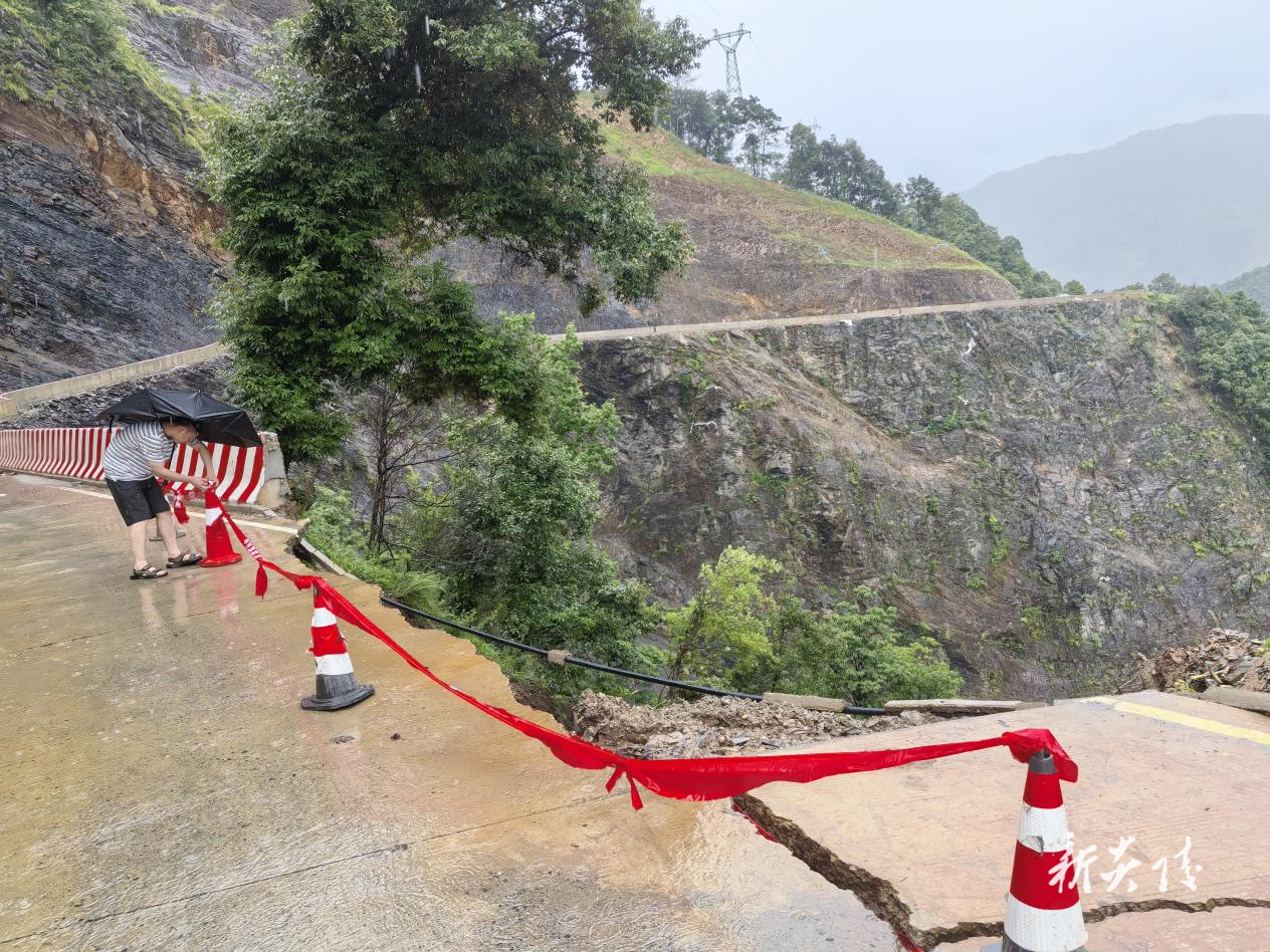 炎陵县中村瑶族乡：迅速应对中平公路塌方险情