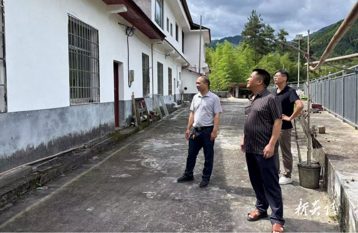 入户走访听民声 为民服务暖民心 ——炎陵县策源乡开展集中安置区入户走访