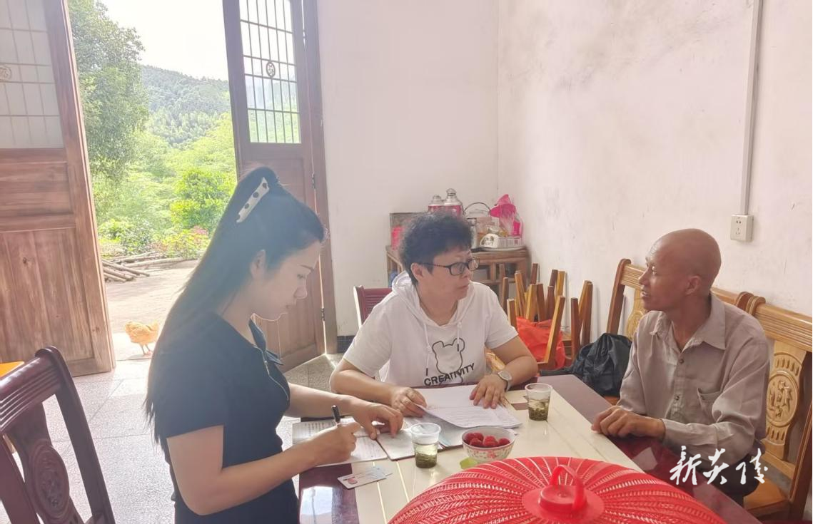 炎陵县垄溪乡：开展拟新增低保边缘家庭入户调查