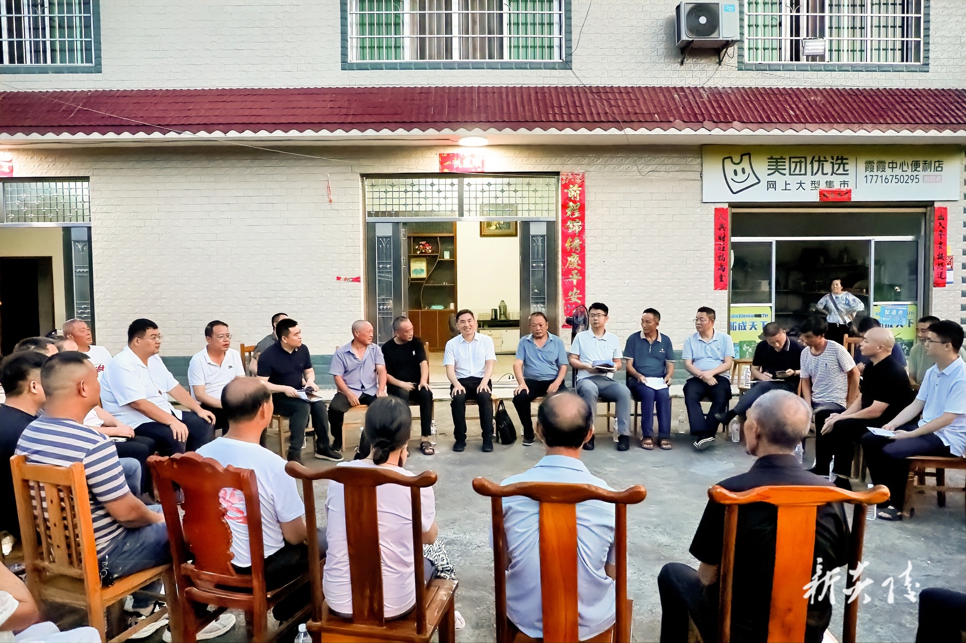 图文丨尹朝晖到霞阳镇黄沙垅村参加“酃峰夜话”屋场会