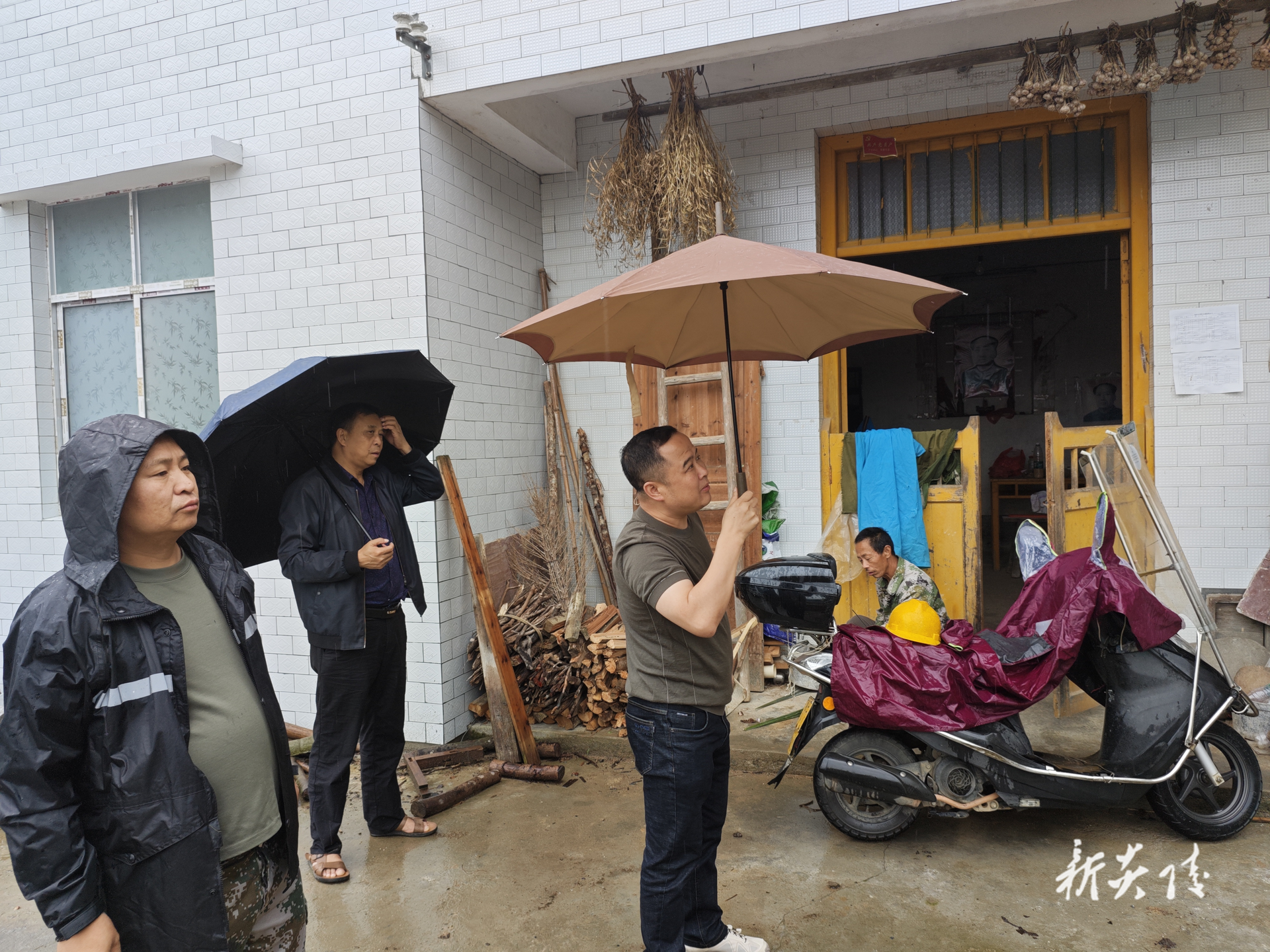 炎陵县船形乡：人大代表一线履职显担当 筑牢安全“防护网”