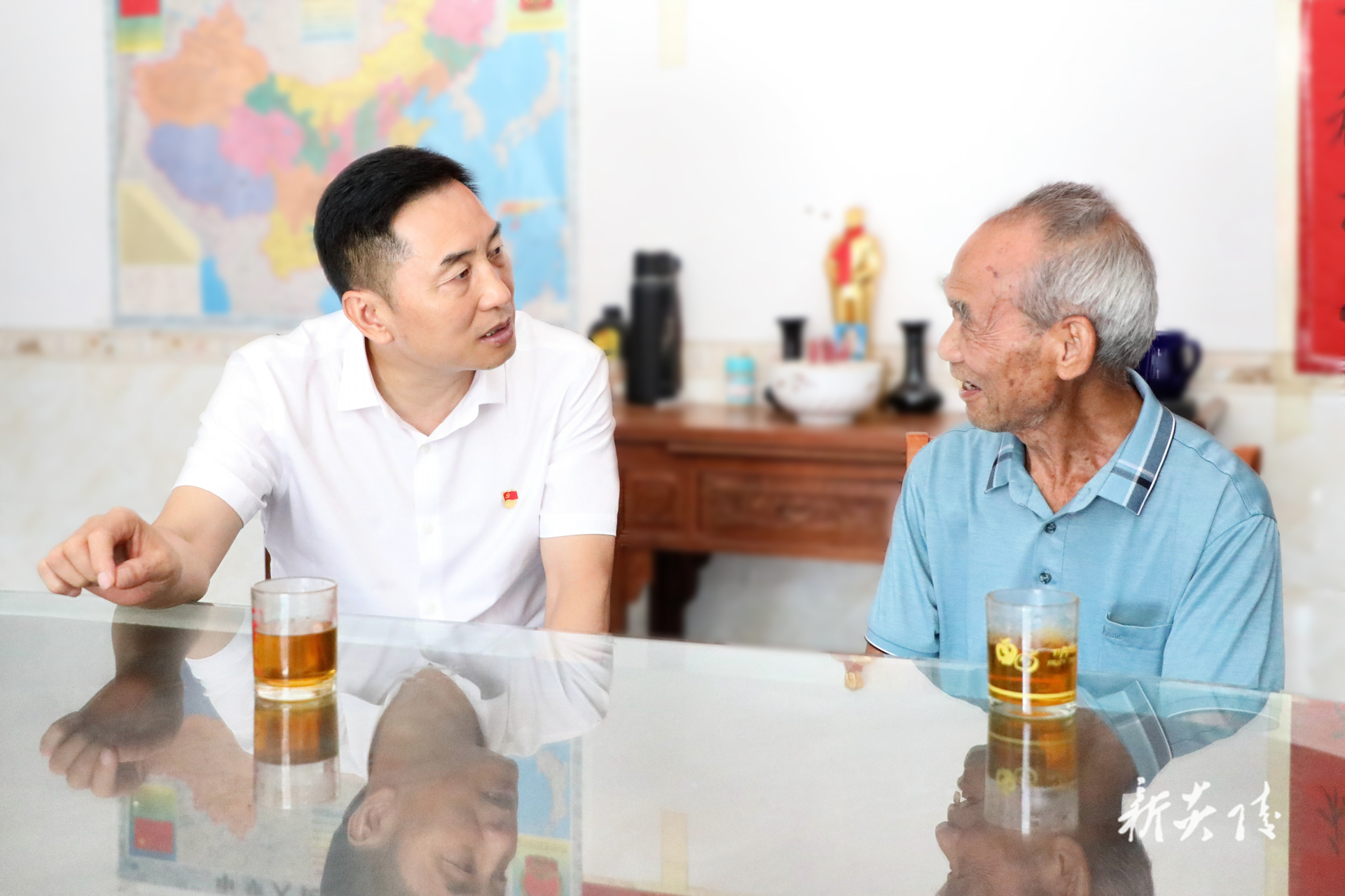 图文丨尹朝晖到霞阳镇开展“七一”走访慰问并为基层党支部讲党课