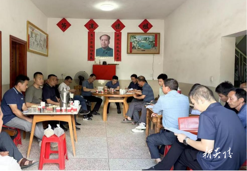 炎陵县垄溪乡“酃峰夜话”屋场会：小空间撬动大治理