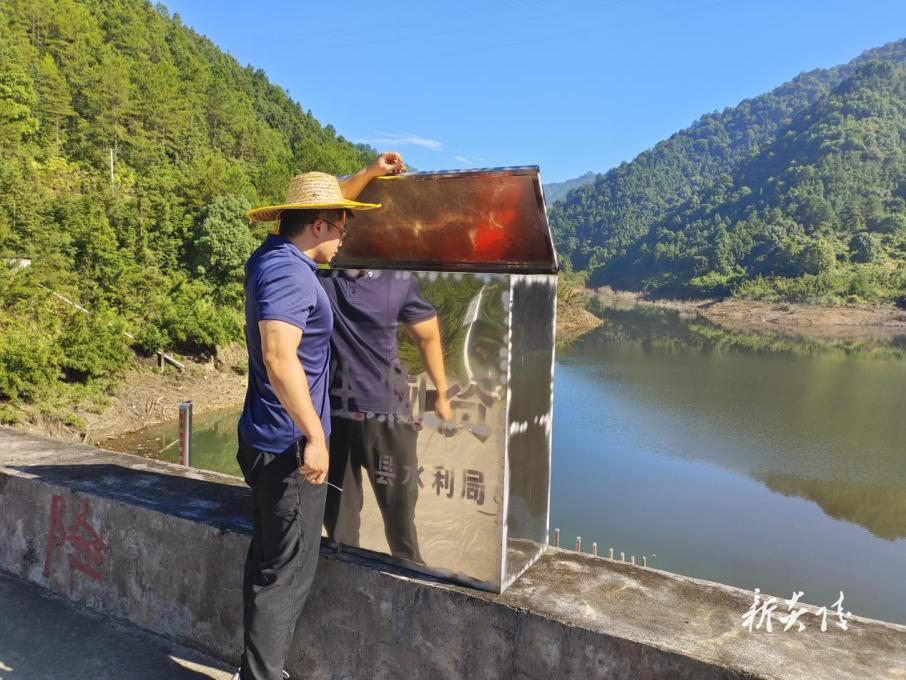 炎陵县霞阳镇开展防溺水巡查 织密暑期安全防护网