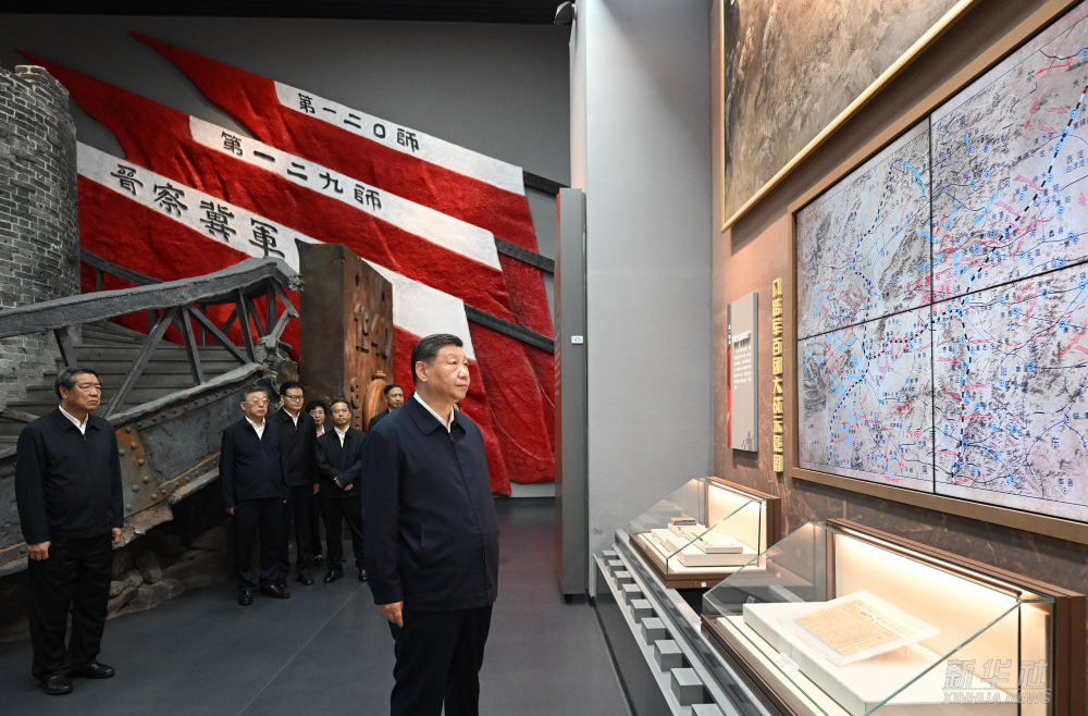 习近平在山西阳泉市向抗战烈士敬献花篮并参观百团大战纪念馆