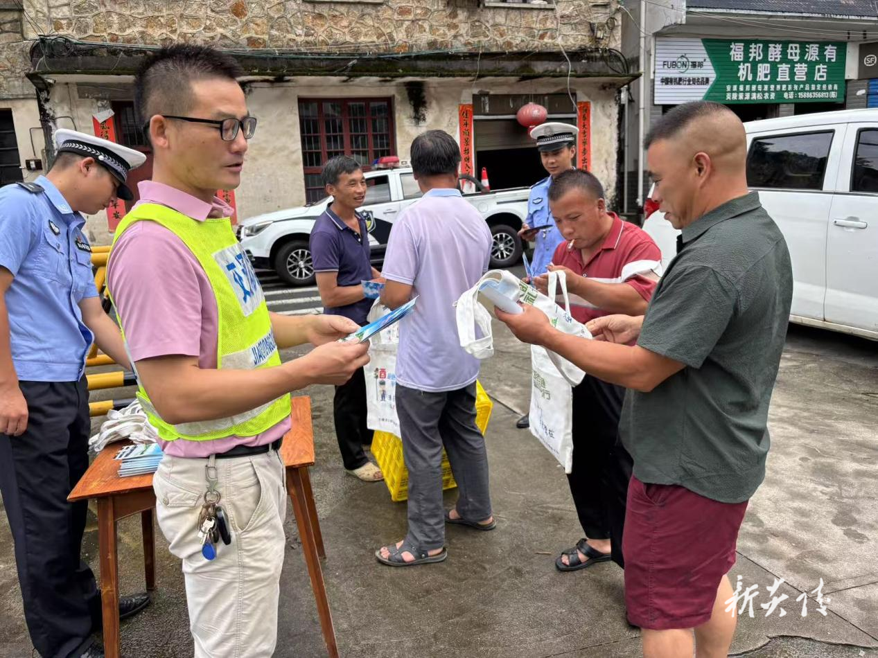 炎陵县策源乡：赶集日送“安全”  护航炎陵黄桃丰收季