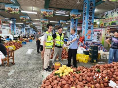 炎陵县农业农村局：农业执法大队巡查黄桃市场 全力守护品牌形象​