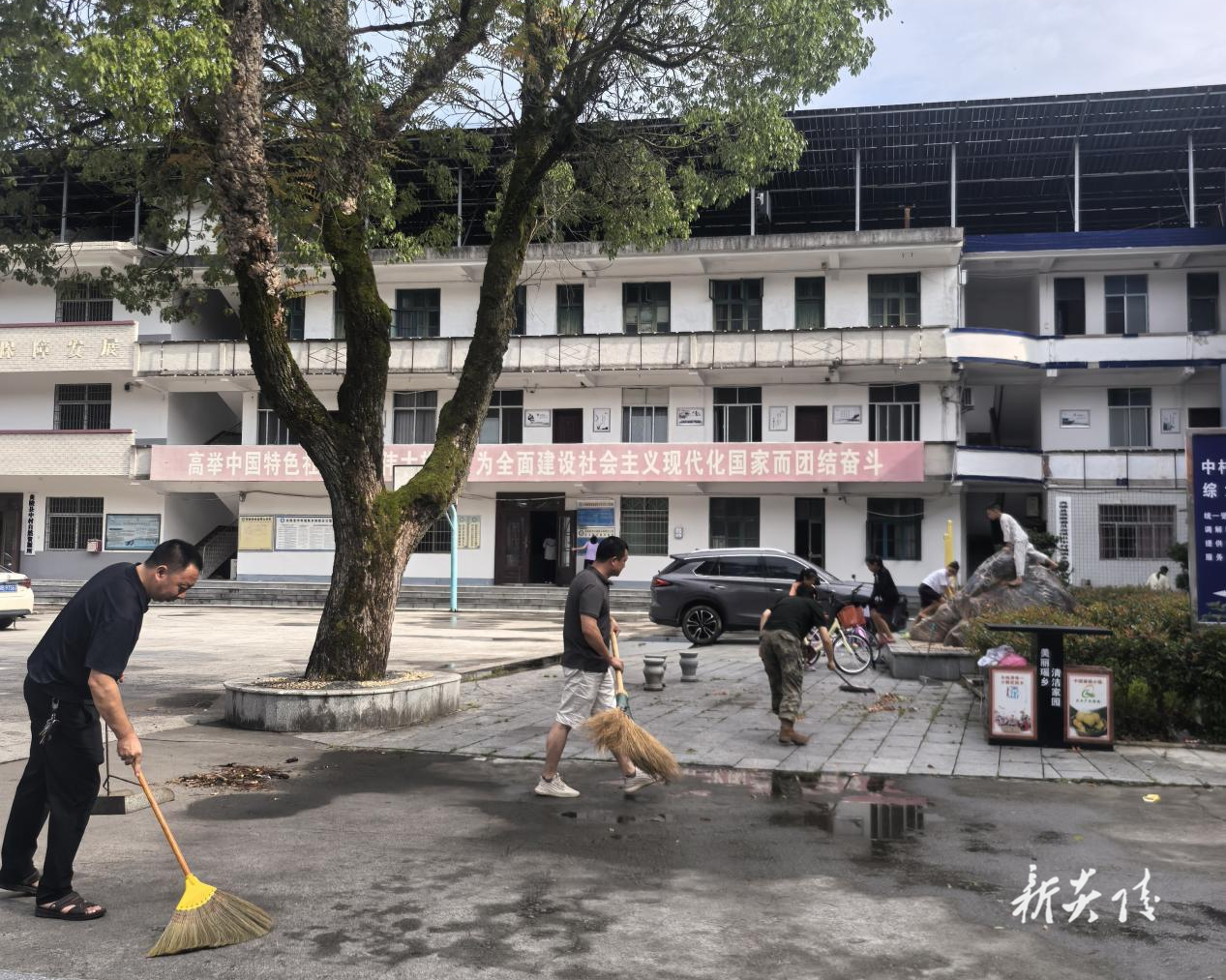 炎陵县中村瑶族乡开展灭蚊消杀大扫除活动预防疾病传播