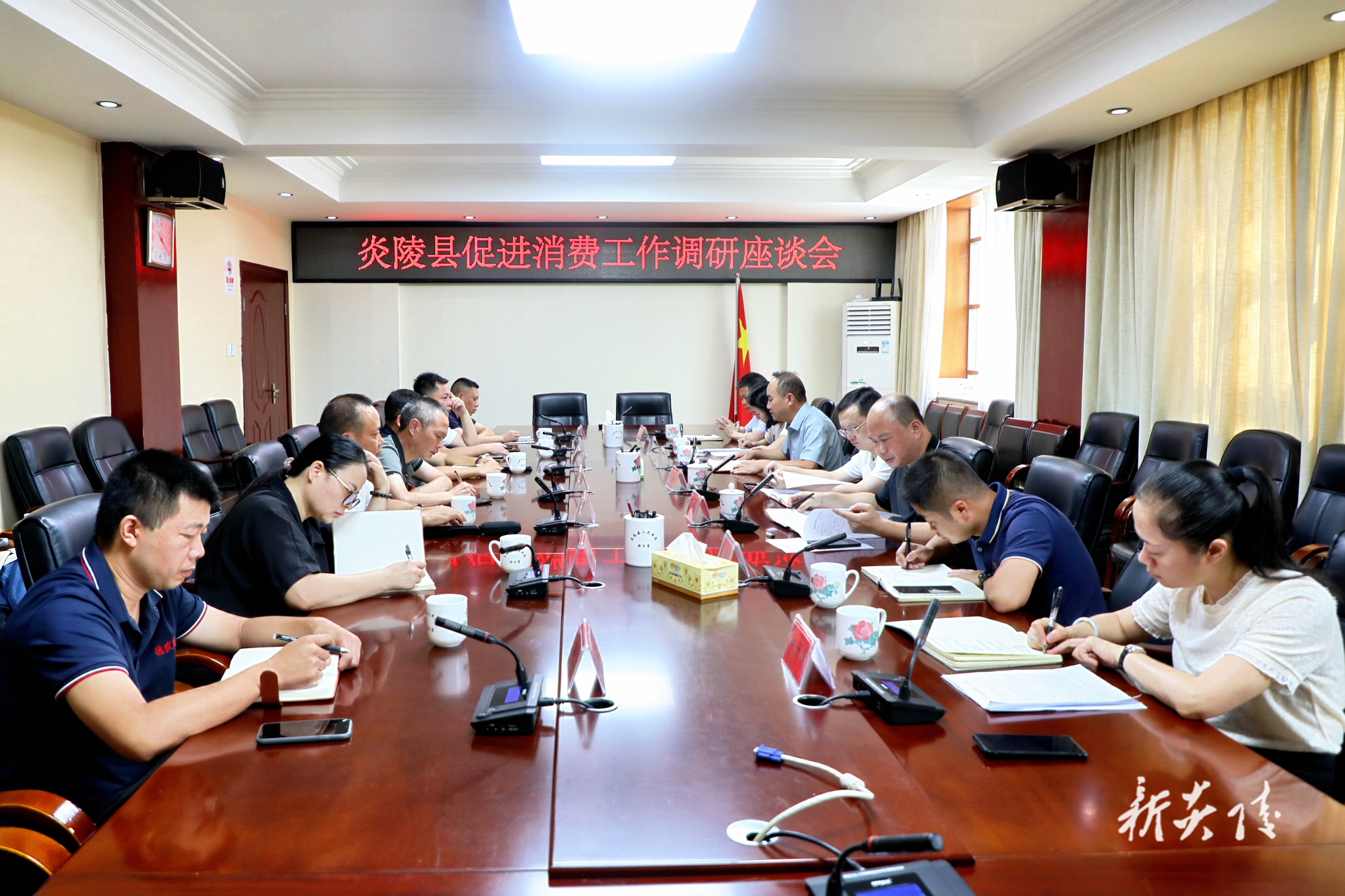 ​图文丨夏胜利调研促进消费工作