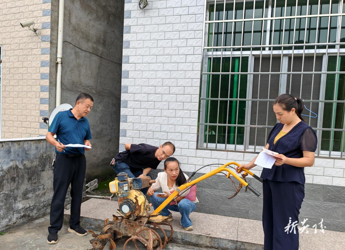 炎陵县垄溪乡：上门回收报废农机，便民服务送进家门