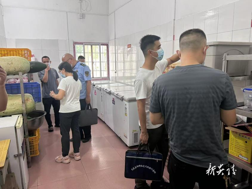 炎陵县十都镇：筑牢校园安全防线 守护“舌尖上的开学季”