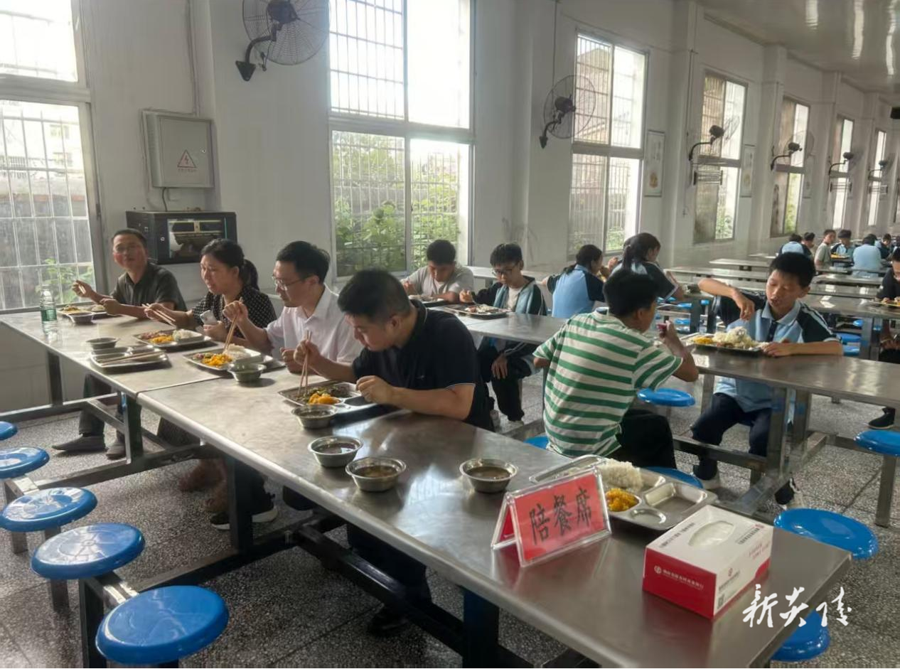 炎陵县“四长”陪餐制协同发力  织密校园食品安全防护网