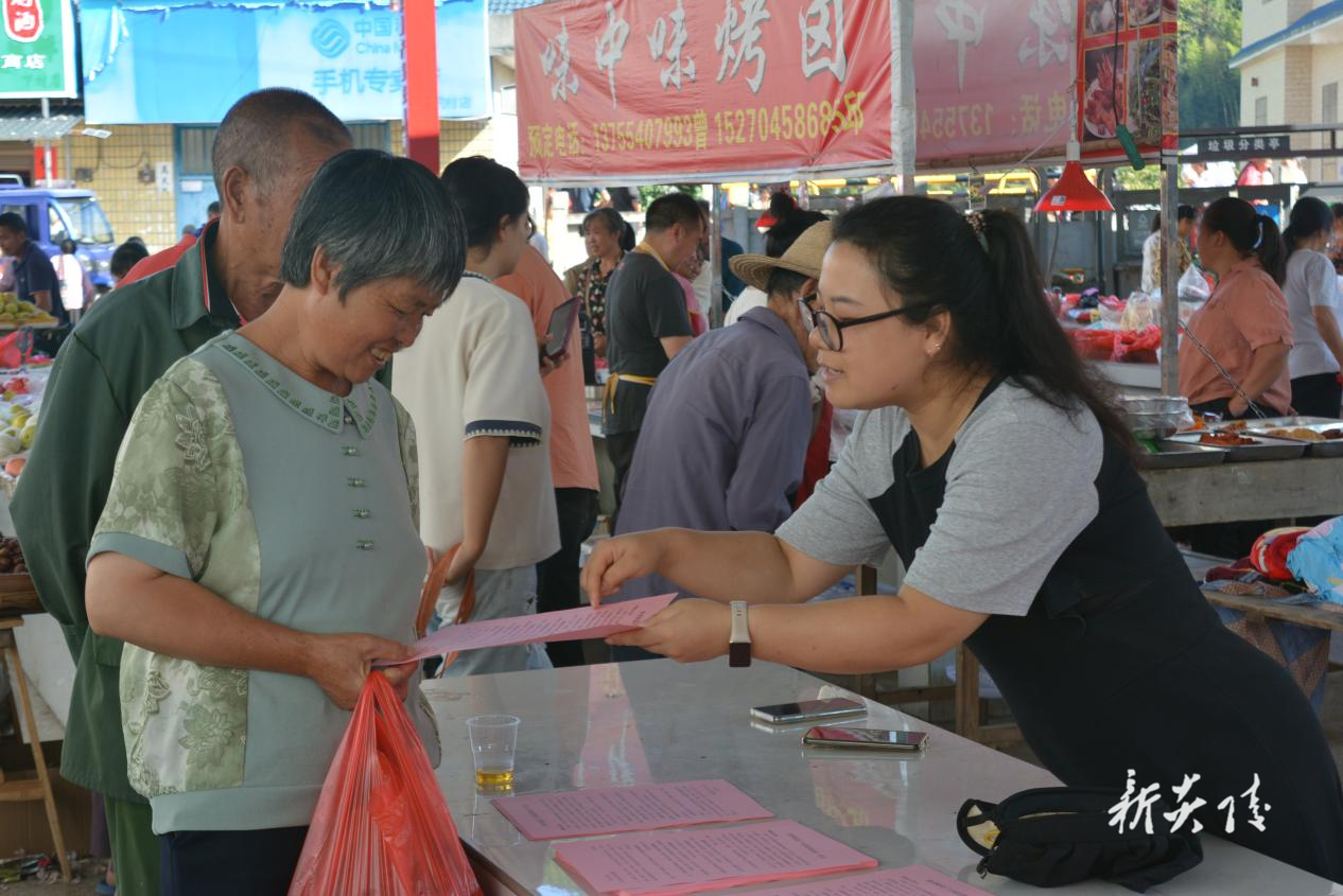 炎陵县下村乡开展森林防火、秸秆禁烧、移风易俗主题宣传活动
