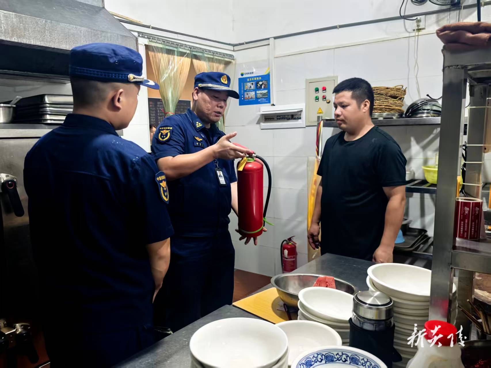 炎陵县消防救援大队对辖区餐饮场所进行消防安全检查