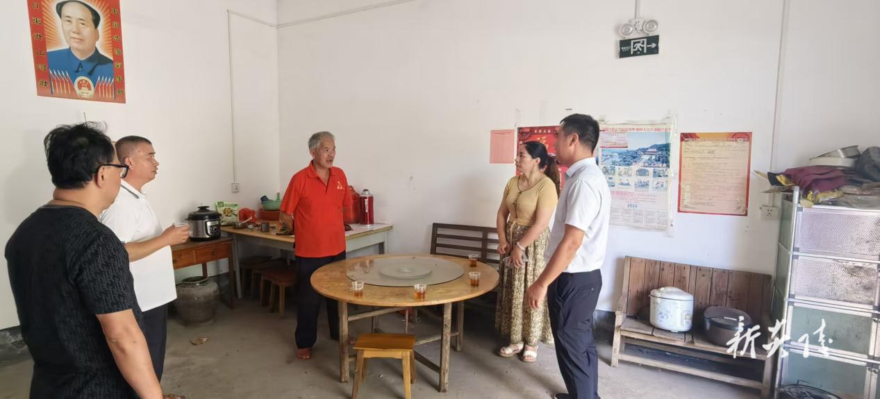 炎陵县中村瑶族乡走访慰问易地扶贫搬迁户
