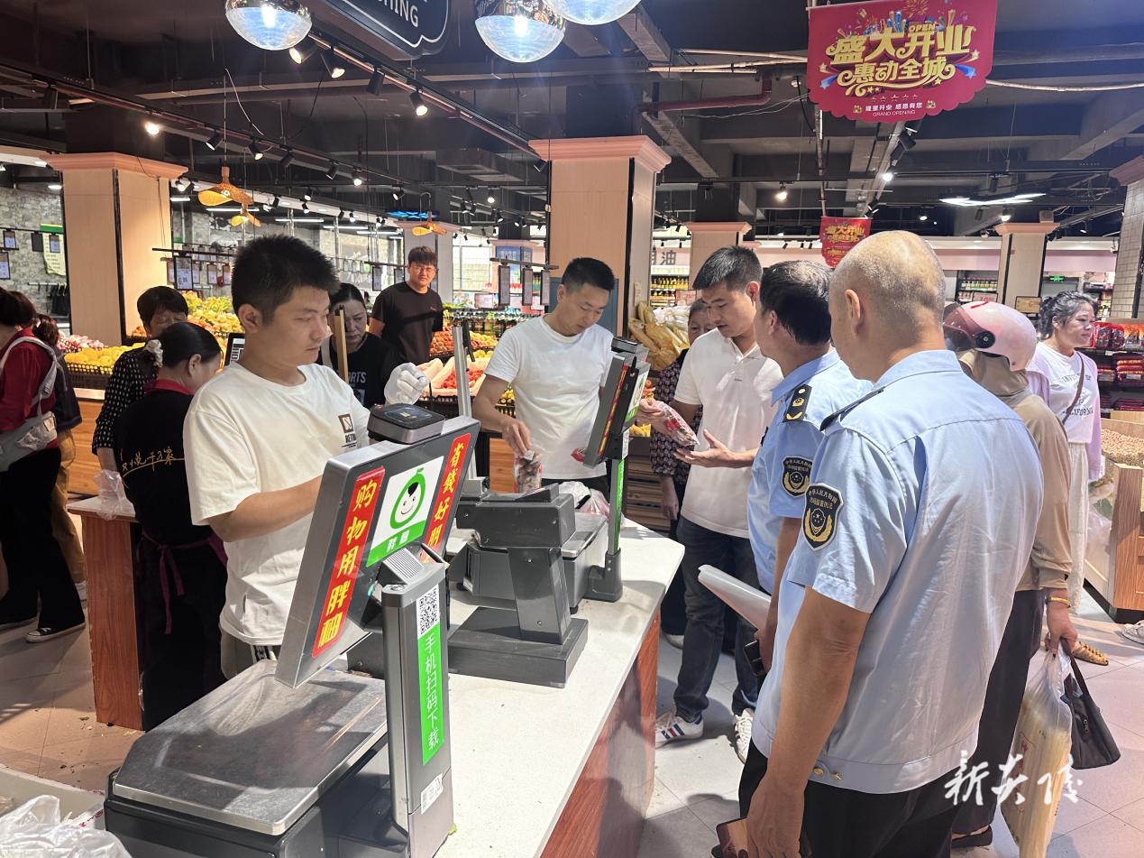 炎陵县市场监督管理局开展“质量月”宣传活动