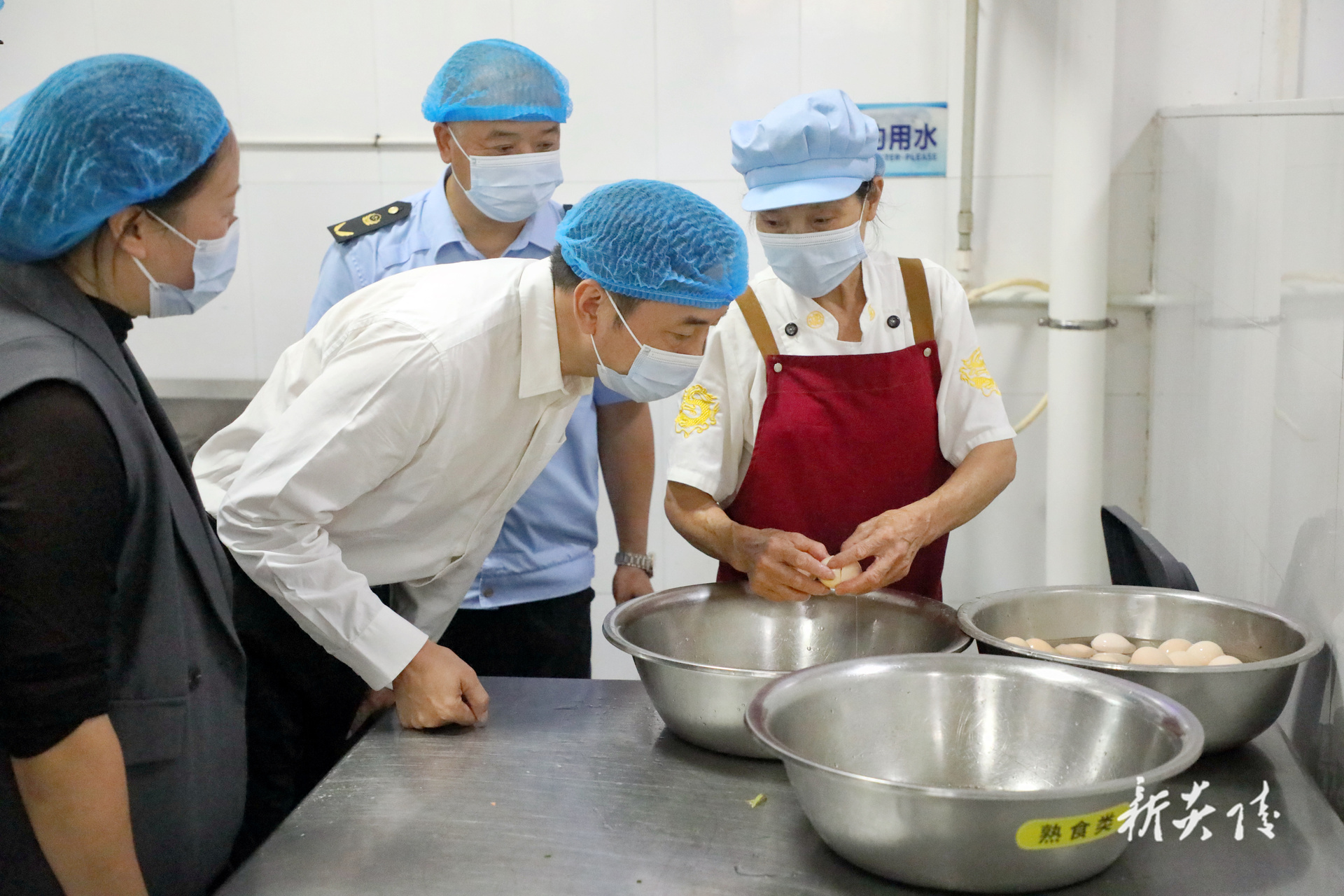 图文丨尹朝晖开展校园食品安全“两个责任”包保督导