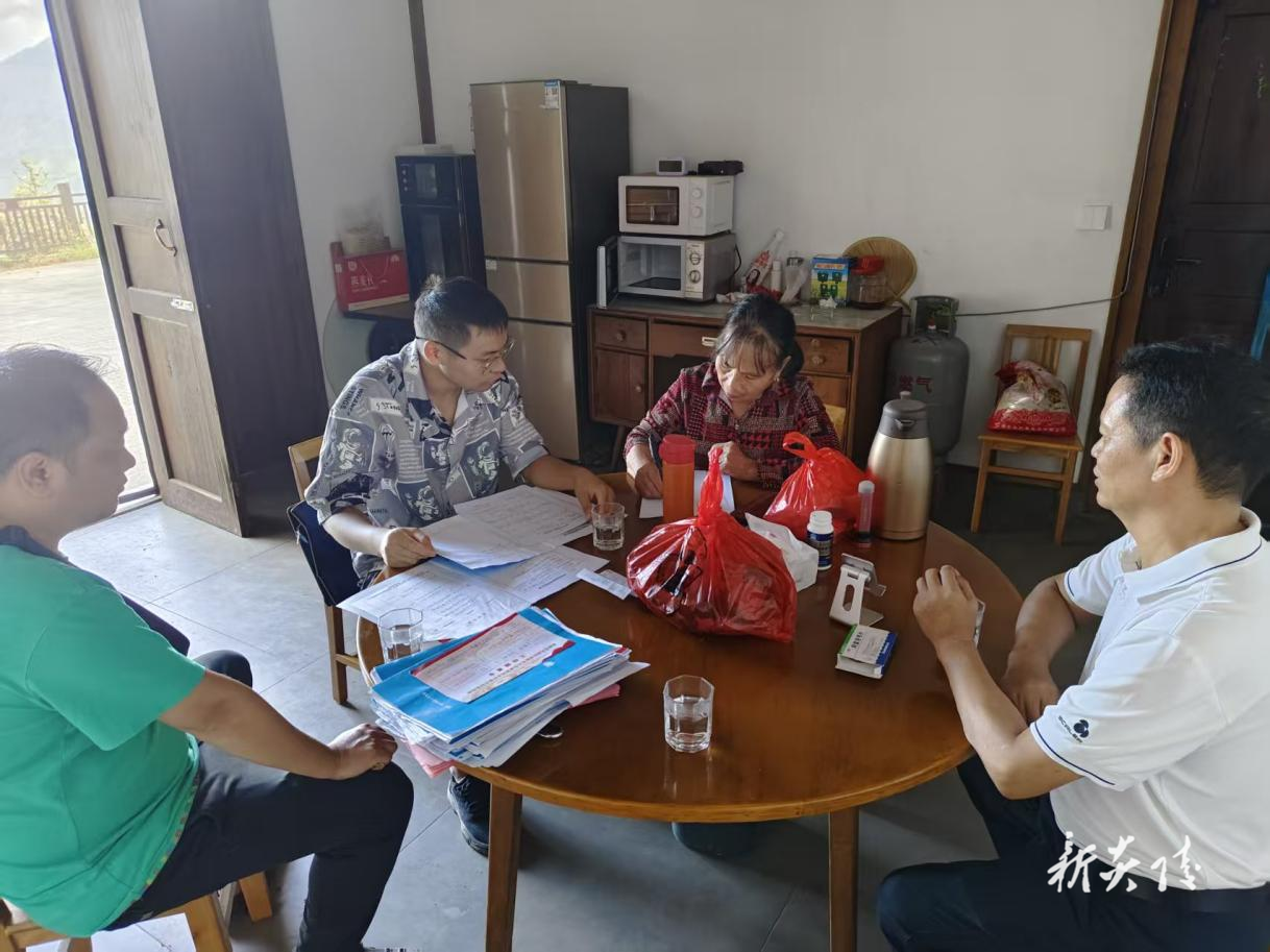 炎陵县策源乡：入户走访察民情 乡村振兴再发力
