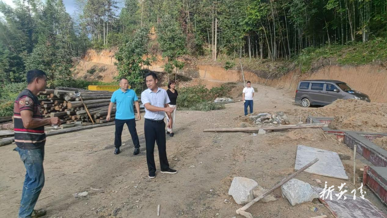 炎陵县中村瑶族乡深入一线调研村民建房工作