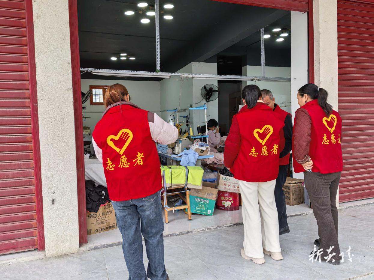 炎陵县霞阳镇人大代表积极履职 筑牢秸秆禁烧“防火墙”