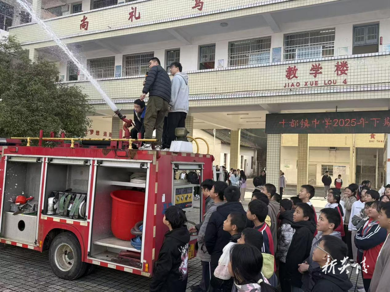 炎陵县十都镇：锤炼师生应急硬本领  筑牢校园安全“防火墙”