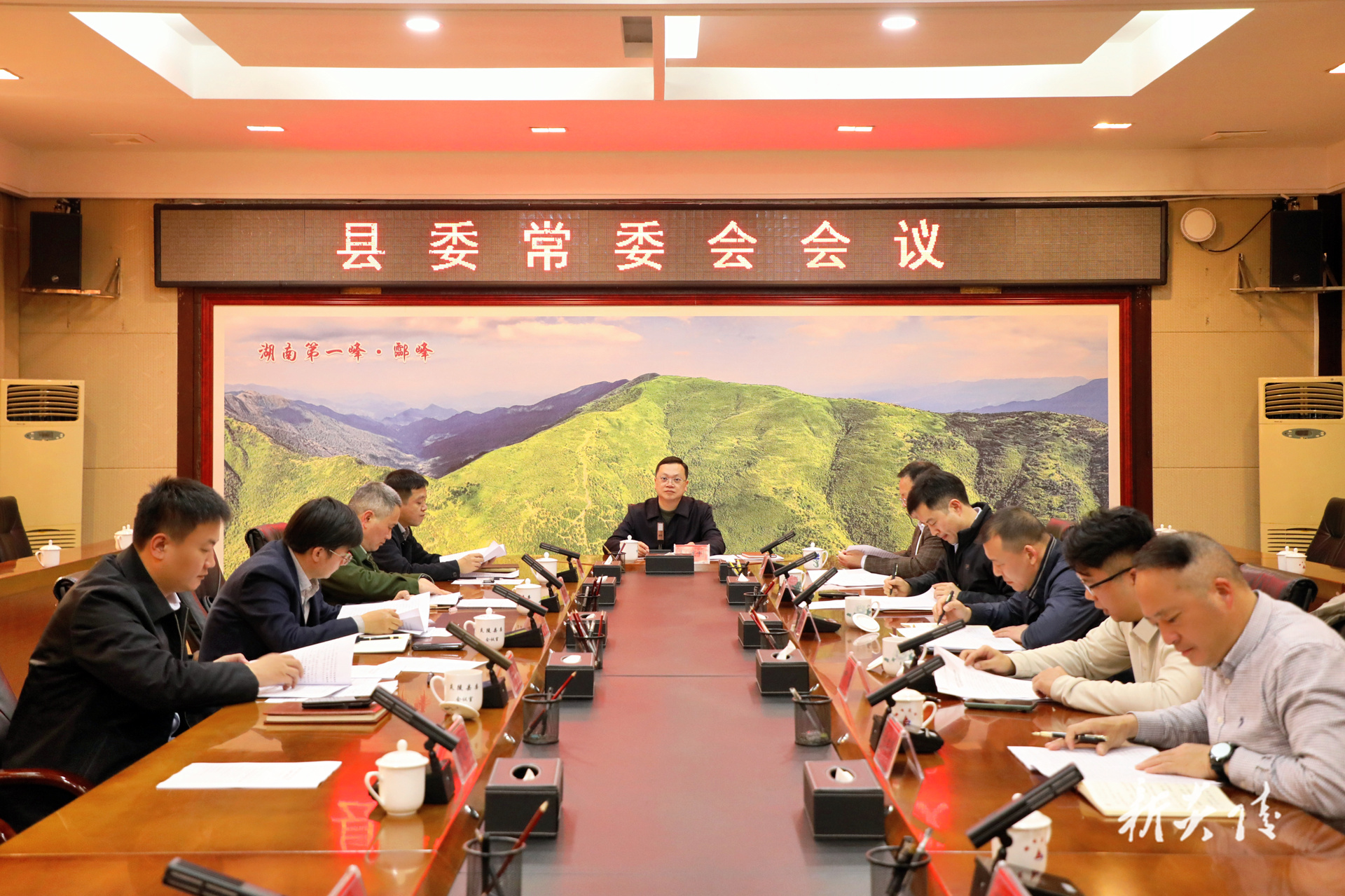 图文丨夏胜利主持召开县委常委会会议