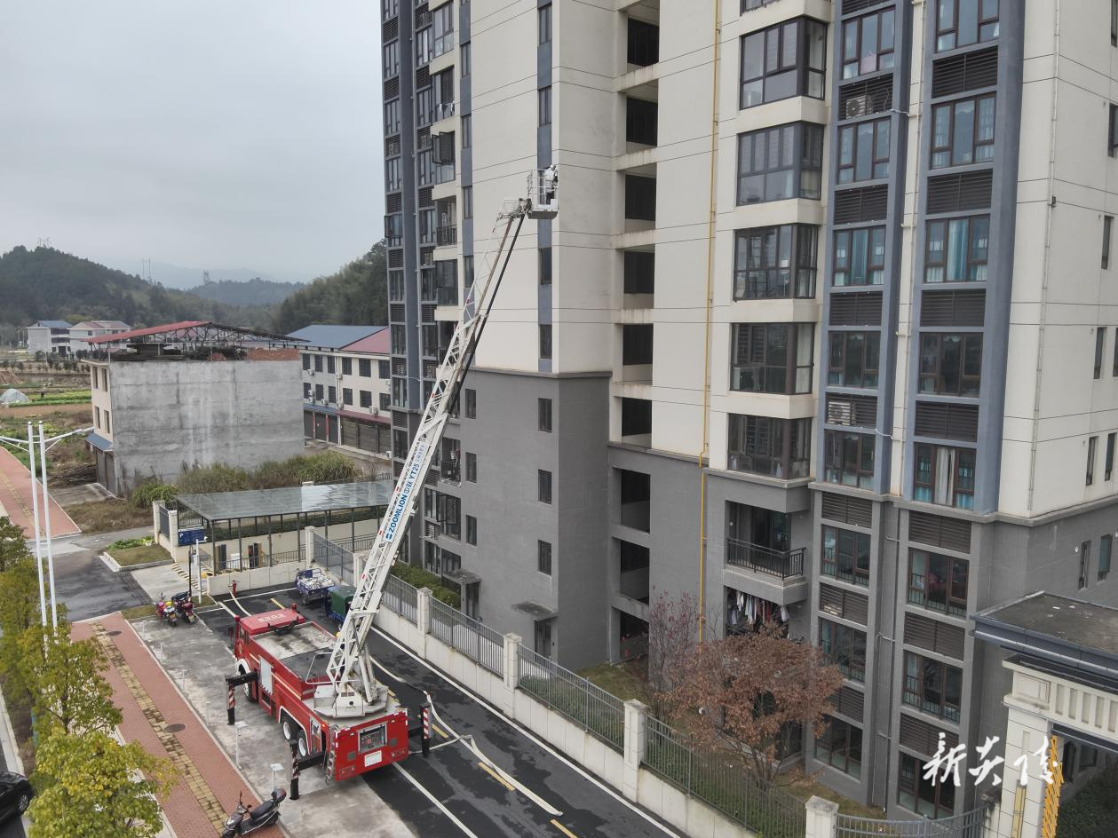 炎陵县消防救援大队开展高层小区消防救援演练