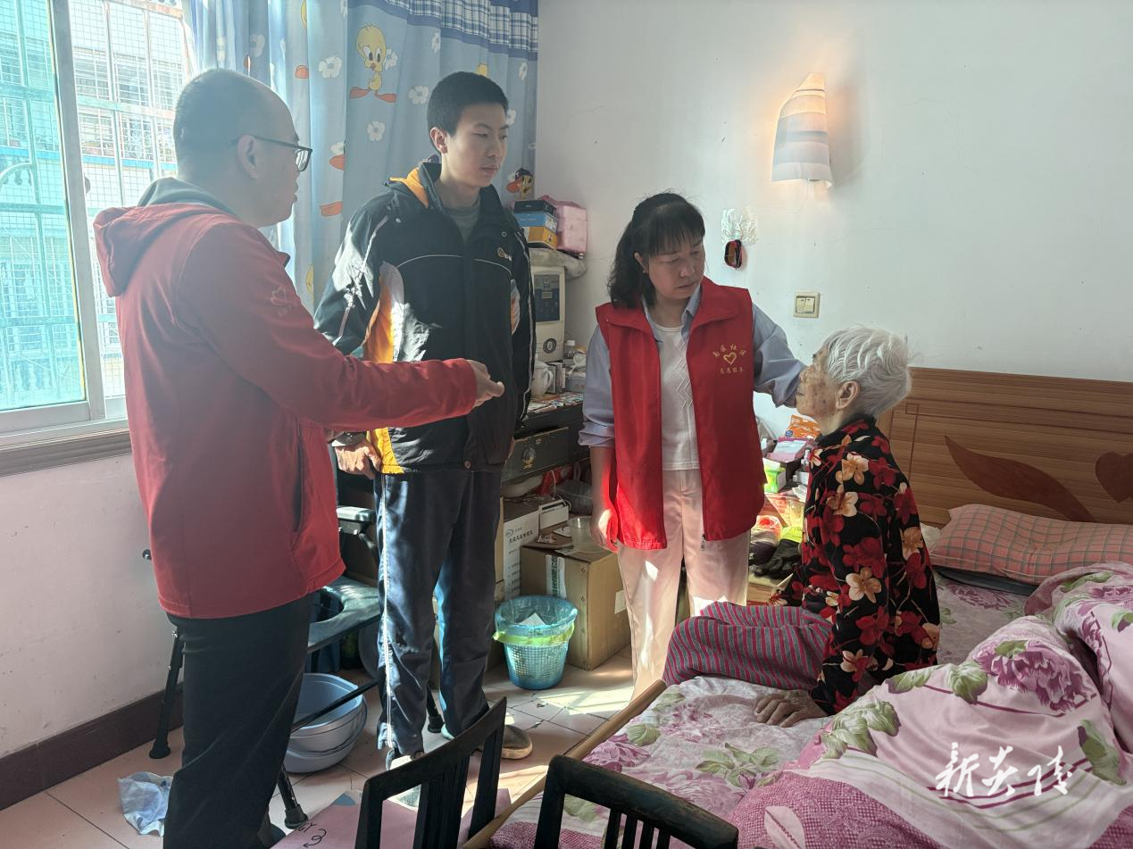 炎陵县霞阳镇：“一张烫皮”连民心 爱心早餐送上门