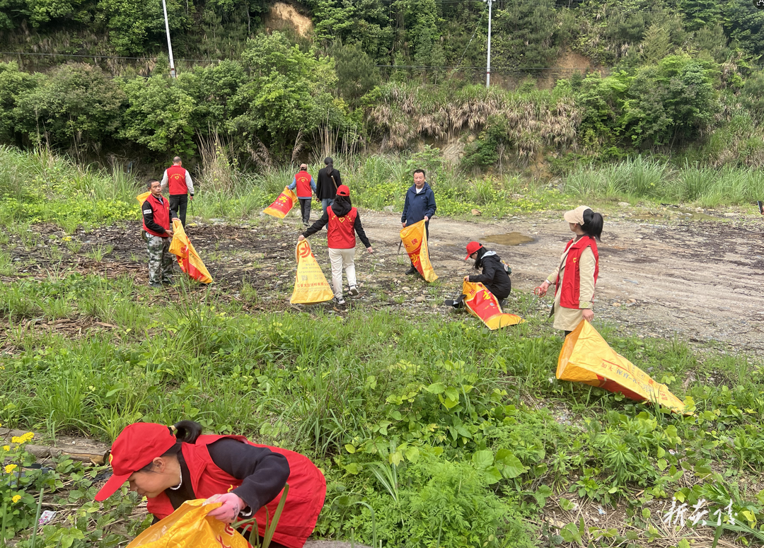 炎陵县船形乡：干群合力清路障 消除隐患保畅通