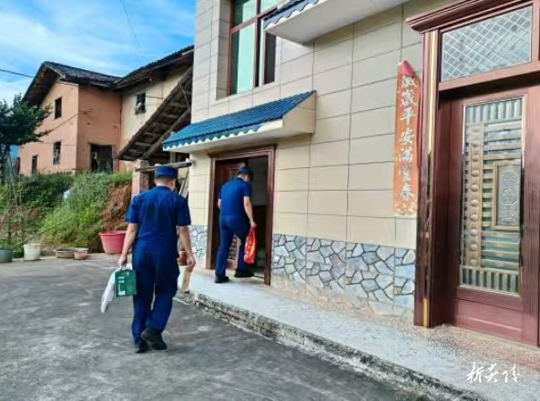 炎陵县消防救援局开展开学季爱心助学活动