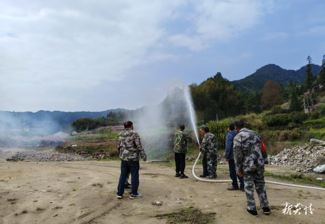 炎陵县下村乡开展生态护林员秋冬季森林防火培训